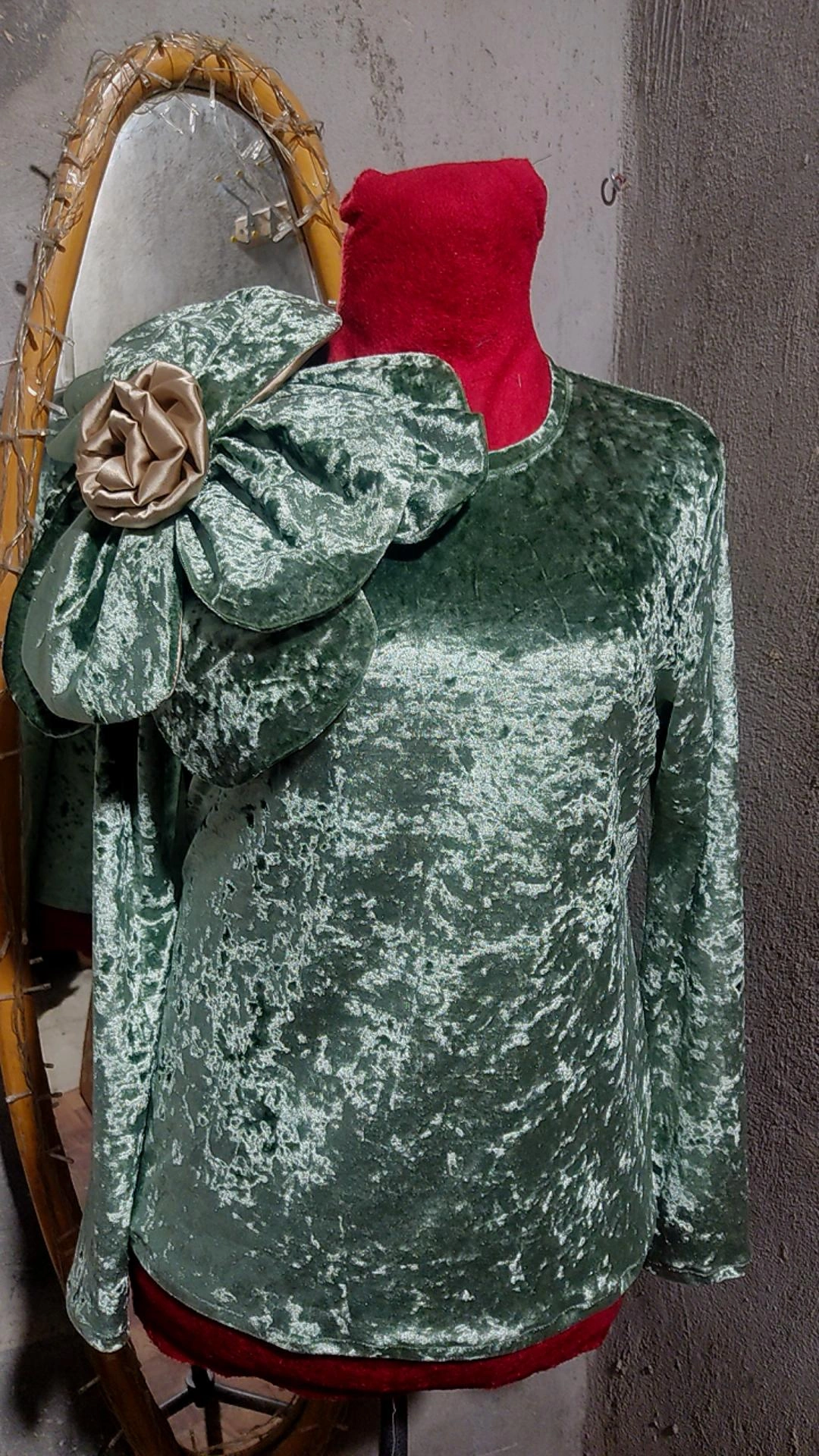 شومیز مخمل تزیینی با گل پنج پر 